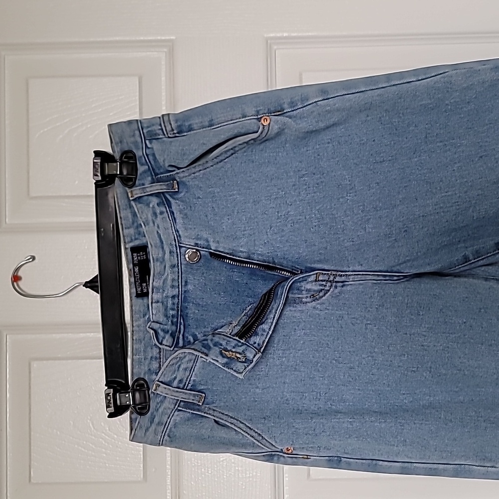 Jean - Picture 3 of 4
